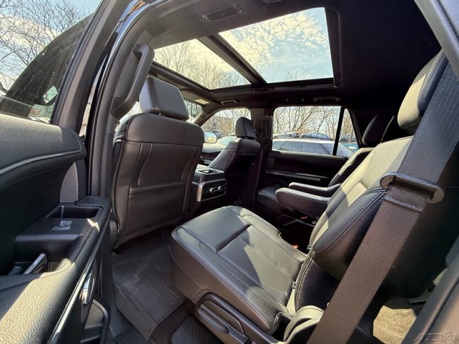 Salvage 2021 Ford Expedition Xlt in Black