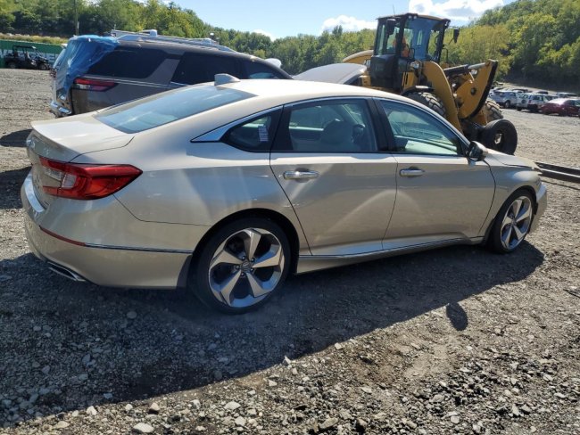 Salvage 2018 Honda Accord Touring in Gold