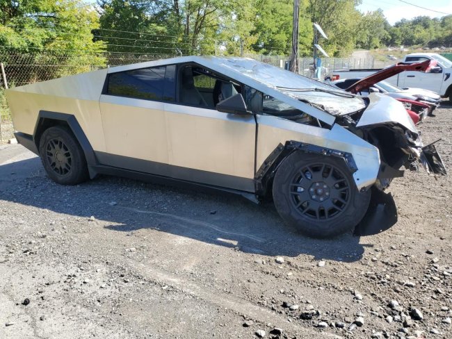 Salvage 2024 Tesla Cybertruck  in Gray