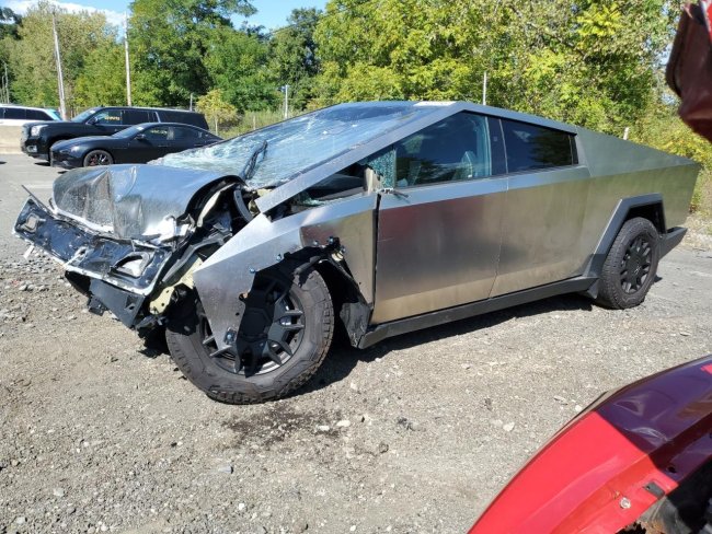Salvage 2024 Tesla Cybertruck  in Gray