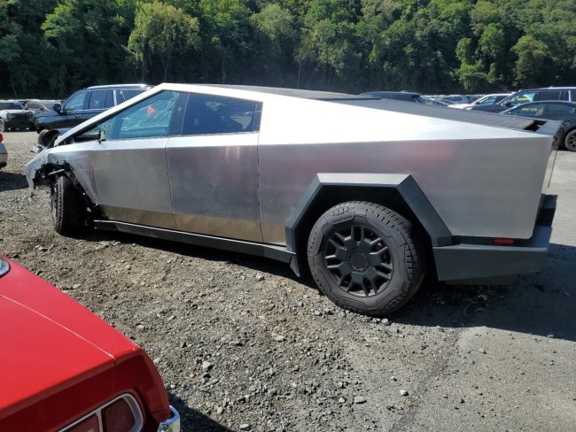 Salvage 2024 Tesla Cybertruck  in Gray