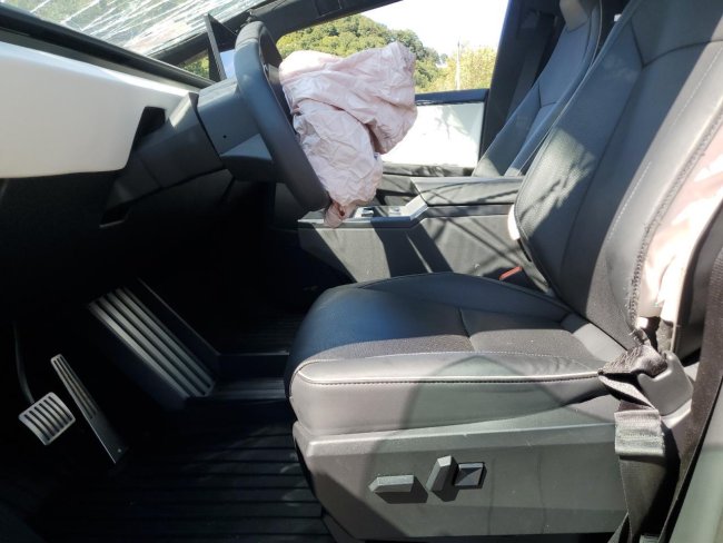 Salvage 2024 Tesla Cybertruck  in Gray