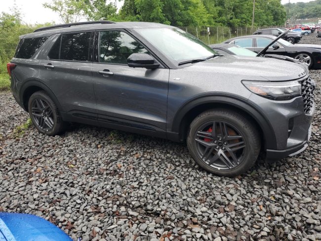 Salvage 2025 Ford Explorer St-line in Gray