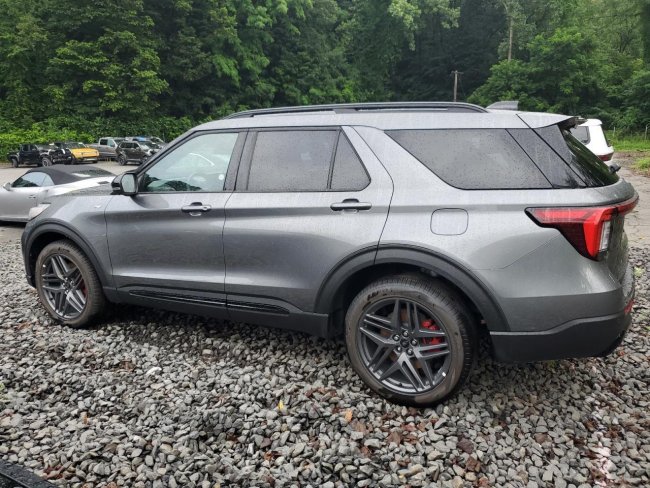 Salvage 2025 Ford Explorer St-line in Gray