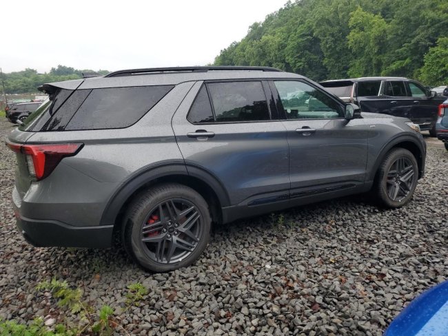 Salvage 2025 Ford Explorer St-line in Gray