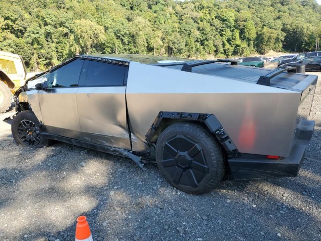 Salvage 2024 Tesla Cybertruck  in Gray