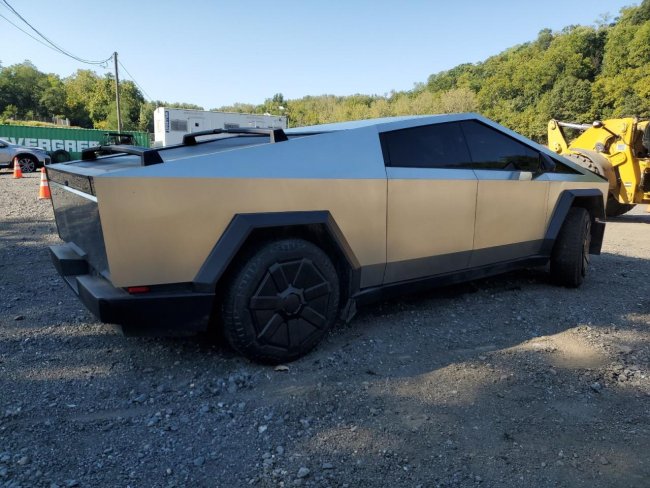 Salvage 2024 Tesla Cybertruck  in Gray