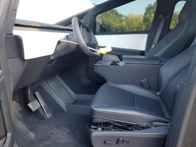 Salvage 2024 Tesla Cybertruck  in Gray