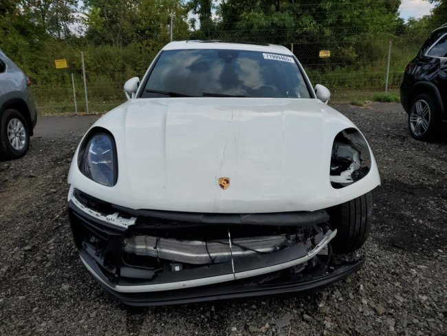 Salvage 2023 Porsche Macan  in White