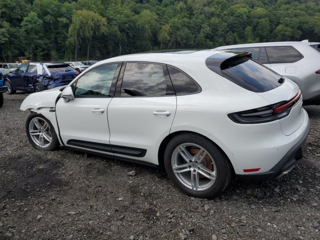 Salvage 2023 Porsche Macan  in White