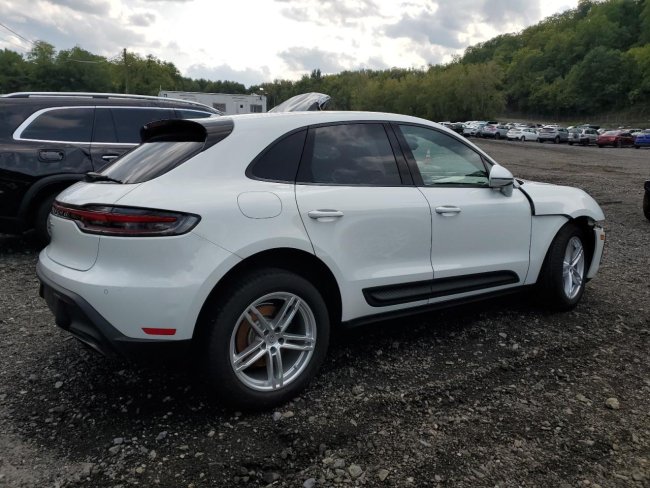 Salvage 2023 Porsche Macan  in White
