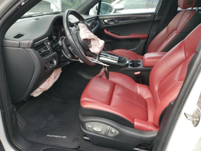 Salvage 2023 Porsche Macan  in White