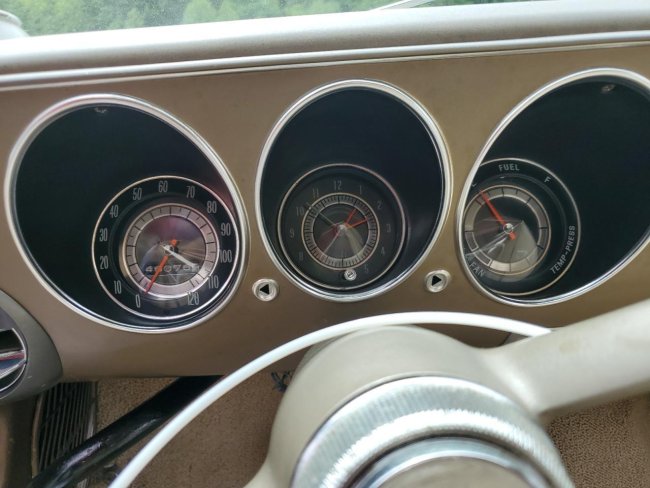Salvage 1965 Chevrolet Corvair  in White