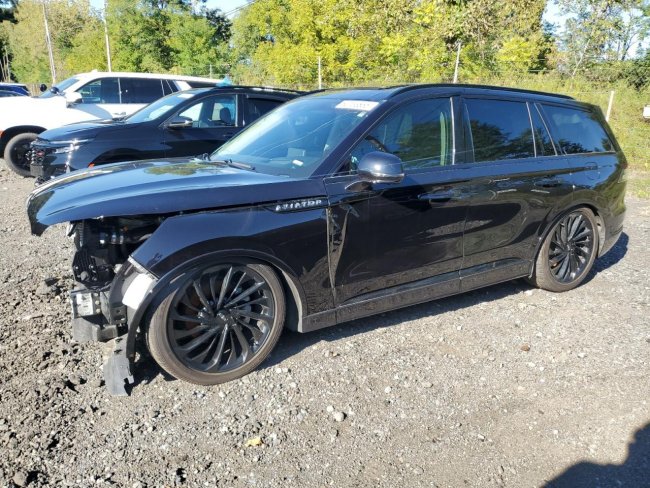 Salvage 2023 Lincoln Aviator  in Black