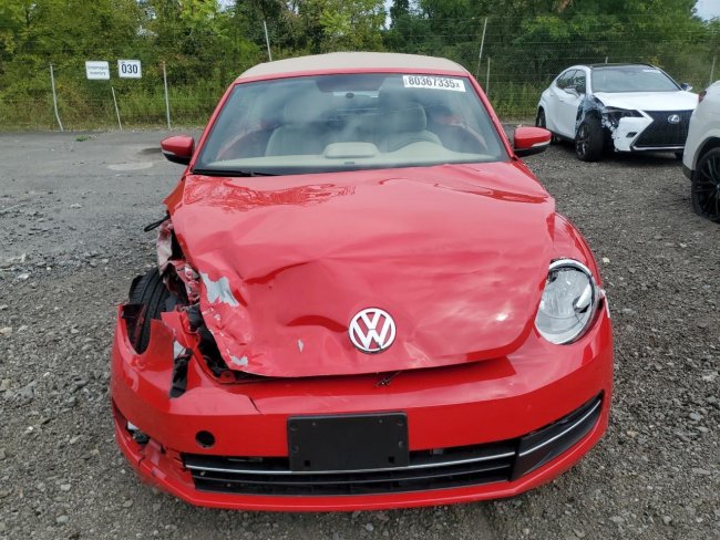 Salvage 2015 Volkswagen Beetle Tdi in Red