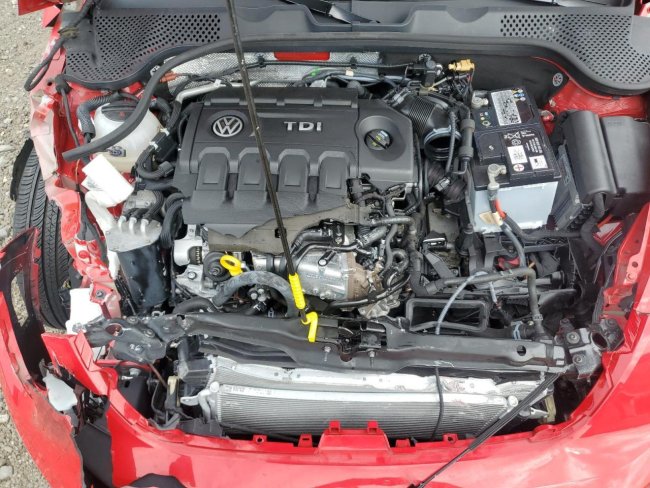 Salvage 2015 Volkswagen Beetle Tdi in Red