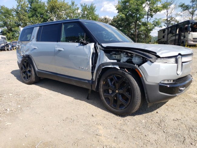 Salvage 2024 Rivian R1s  in Gray