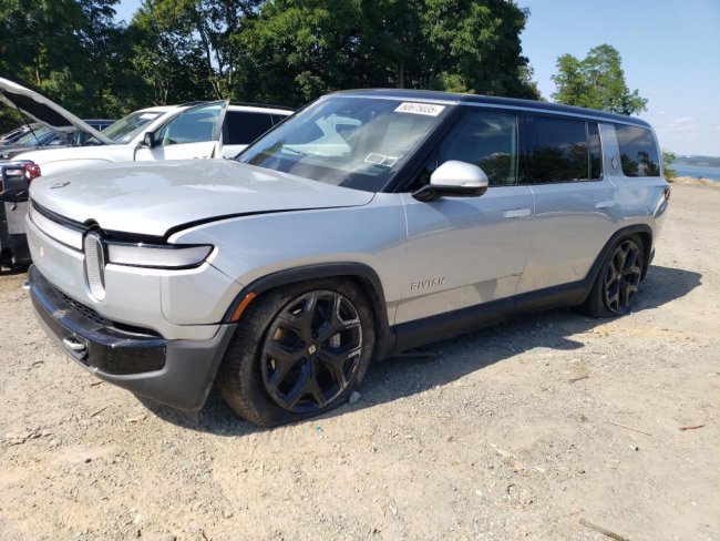 Salvage 2024 Rivian R1s  in Gray