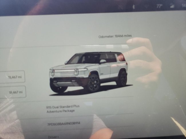 Salvage 2024 Rivian R1s  in Gray