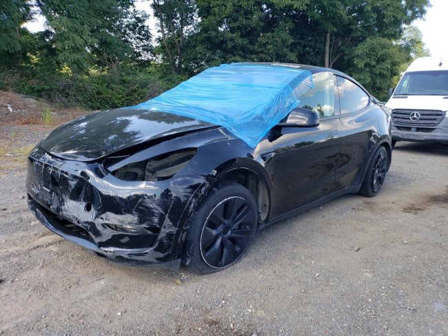 Salvage 2024 Tesla Model Y  in Black