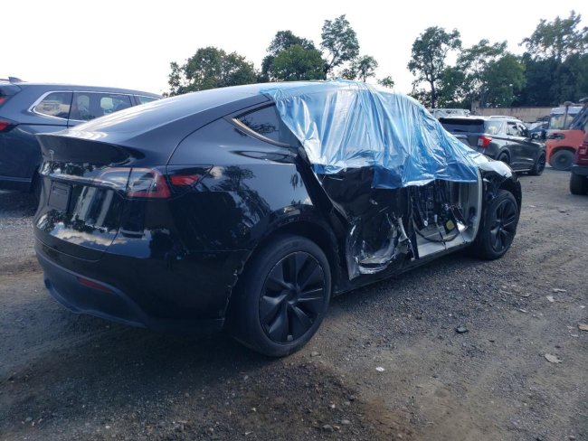 Salvage 2024 Tesla Model Y  in Black