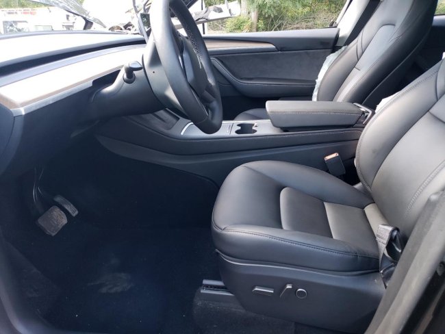 Salvage 2024 Tesla Model Y  in Black