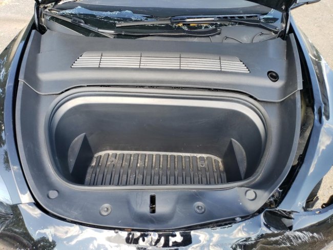 Salvage 2024 Tesla Model Y  in Black