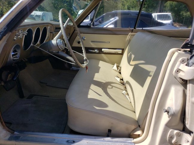 Salvage 1965 Chevrolet Corvair  in White