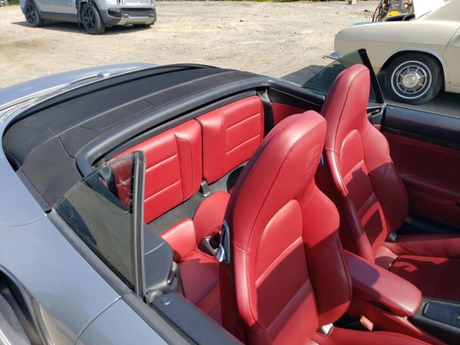 Salvage 2019 Porsche 911 Turbo in Silver