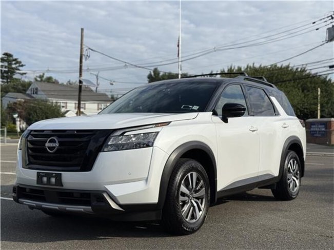 Salvage 2025 Nissan Pathfinder Sl in White