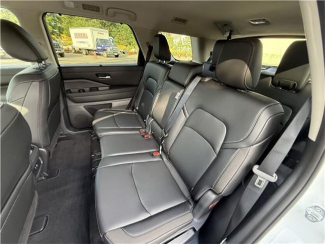 Salvage 2025 Nissan Pathfinder Sl in White