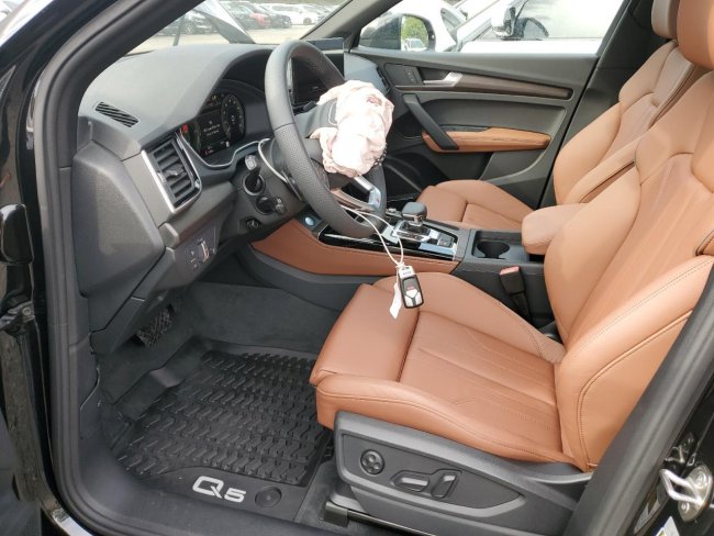 Salvage 2025 Audi Q5 E Premium Plus 55 in Black