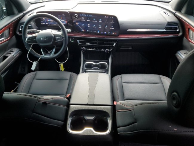Salvage 2025 Chevrolet Traverse Z71 in White