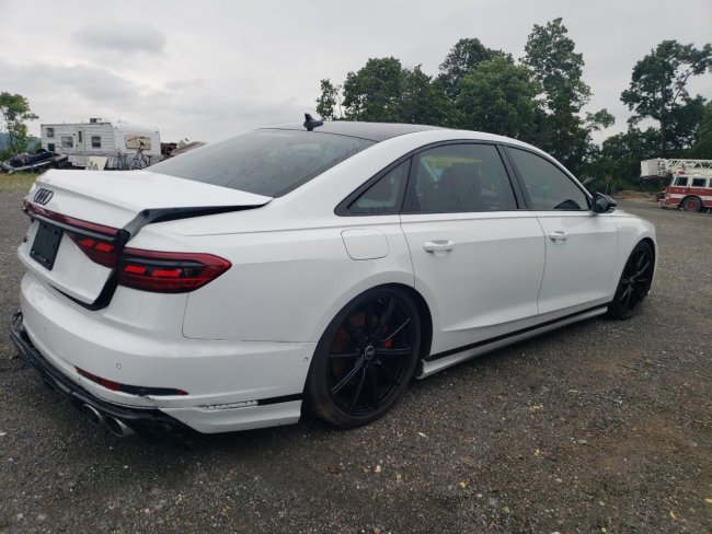 Salvage 2023 Audi S8  in White