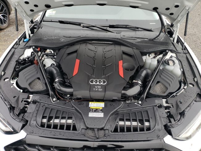 Salvage 2023 Audi S8  in White