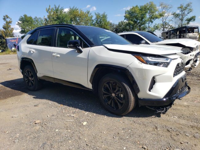 Salvage 2025 Toyota Rav4  in White