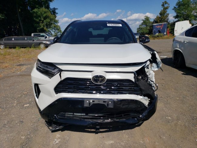Salvage 2025 Toyota Rav4  in White