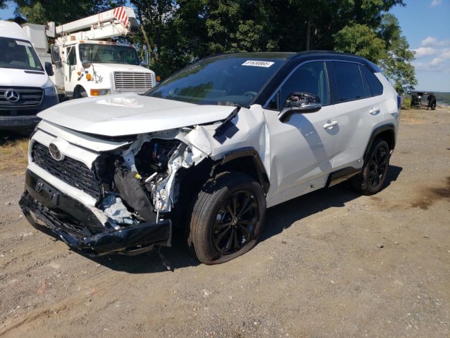 Salvage 2025 Toyota Rav4  in White