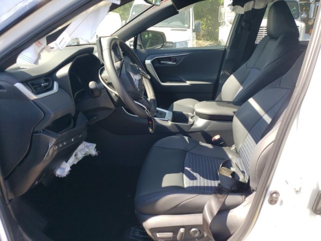 Salvage 2025 Toyota Rav4  in White