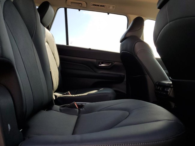 Salvage 2024 Toyota Grand Highlander Xle in Blue