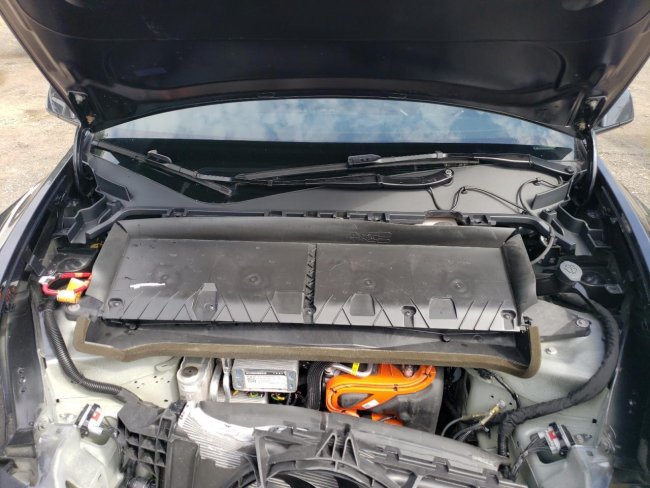 Salvage 2025 Tesla Model Y  in Gray