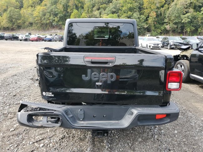 Salvage 2023 Jeep Gladiator  in Black