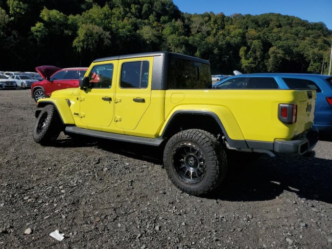 Salvage 2023 Jeep Gladiator  in Yellow