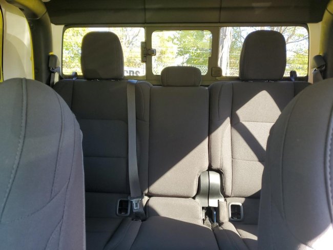Salvage 2023 Jeep Gladiator  in Yellow