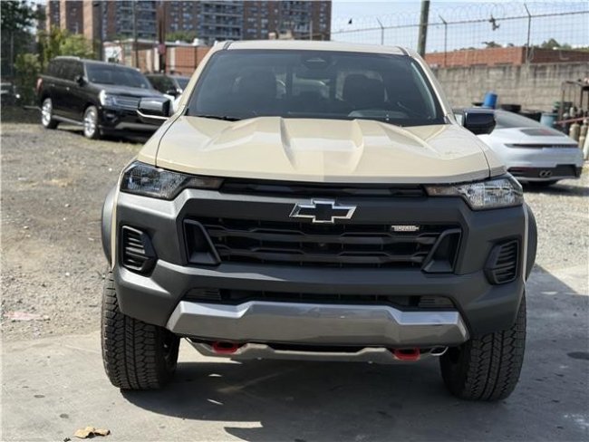 Salvage 2024 Chevrolet Colorado Trail Boss in Cream