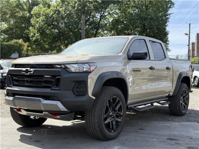 Salvage 2024 Chevrolet Colorado Trail Boss in Cream