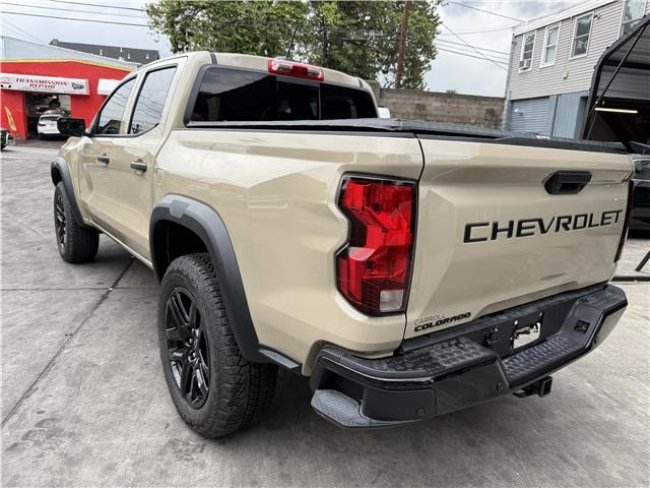 Salvage 2024 Chevrolet Colorado Trail Boss in Cream