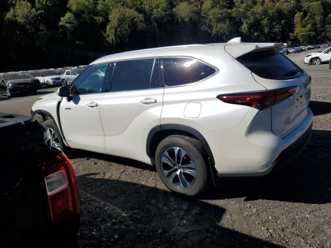 Salvage 2021 Toyota Highlander Hybrid Xle in White