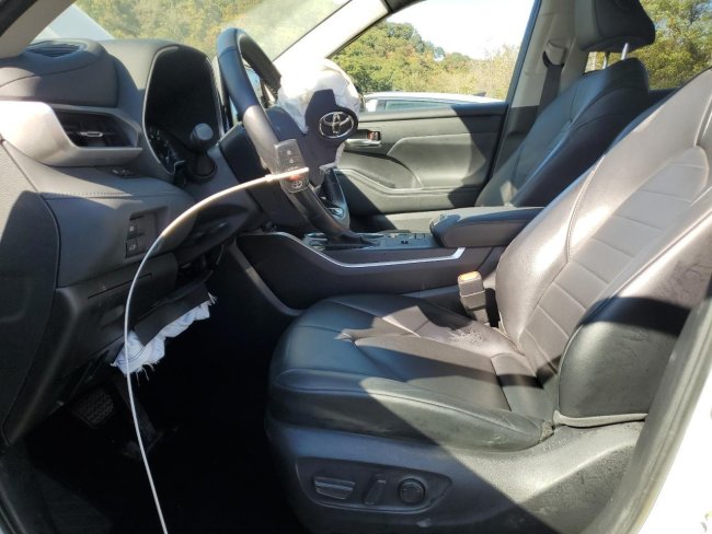 Salvage 2021 Toyota Highlander Hybrid Xle in White