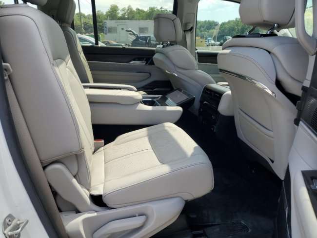 Salvage 2024 Jeep Grand Wagoneer  in White